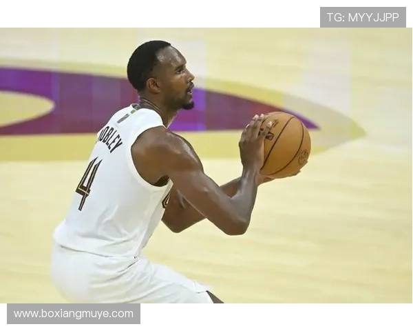 莫布里全能表现助队获胜17投7中贡献20分14板7助2断2帽